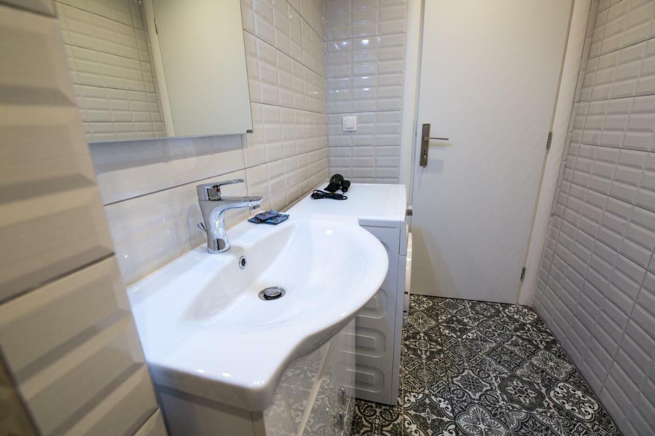 White Lux Apartment For 2 Vipgreece Athen Exterior foto